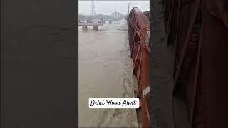 Prepare Yourself: Delhi Flood Alert, Yamuna Water touch Iron Bridge