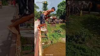 Unbelievable Duo Jump From Iron Bridge???? Dekho Veer Jawan Chale???????? #viral #youtubeshorts #sho