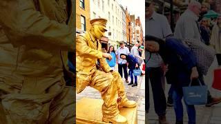 London Levitating Goldman Living Statue coming up with new and naughty ideas.#levitating #fun