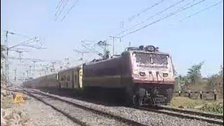 Mega Offlink! ASN WAP-4 led ICF Azimganj Kavi Guru express blasts through an iron bridge.