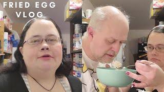 Fried eggs on rice and coloring Disney pictures vlog