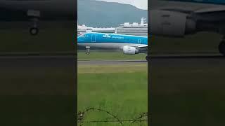 KLM E190 lands into Belfast #aviation #planespotting #airport #landing #airplane #embraer190 #shorts